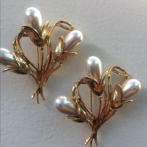 Vintage Pair of Pearl Bouquet Brooches